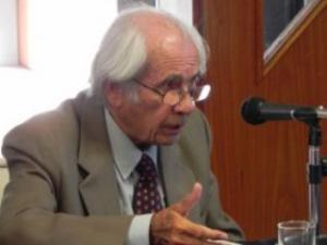 Profesor Honorario de la Universidad al Profesor Adolfo Rocha Campos